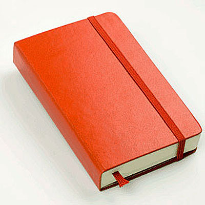Ежедневник Moleskine, "Classic" (в линейку), Large, красный оказывается в руках людей неординарных инфо 357b.